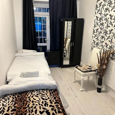 Happy Hours Home Stay Londen Buitenkant foto