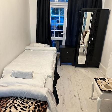 Happy Hours Home Stay Londen Buitenkant foto