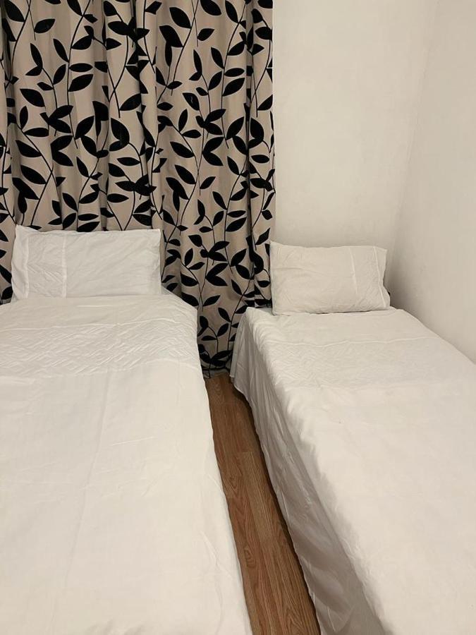 Happy Hours Home Stay Londen Buitenkant foto